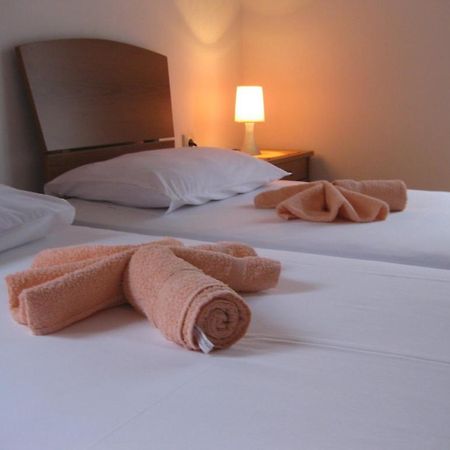 Apartments Drobni Pijesak Petrovac Стая снимка