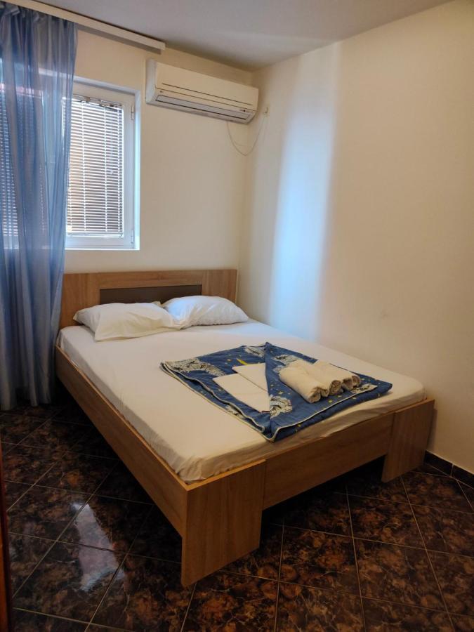 Apartments Drobni Pijesak Petrovac Екстериор снимка