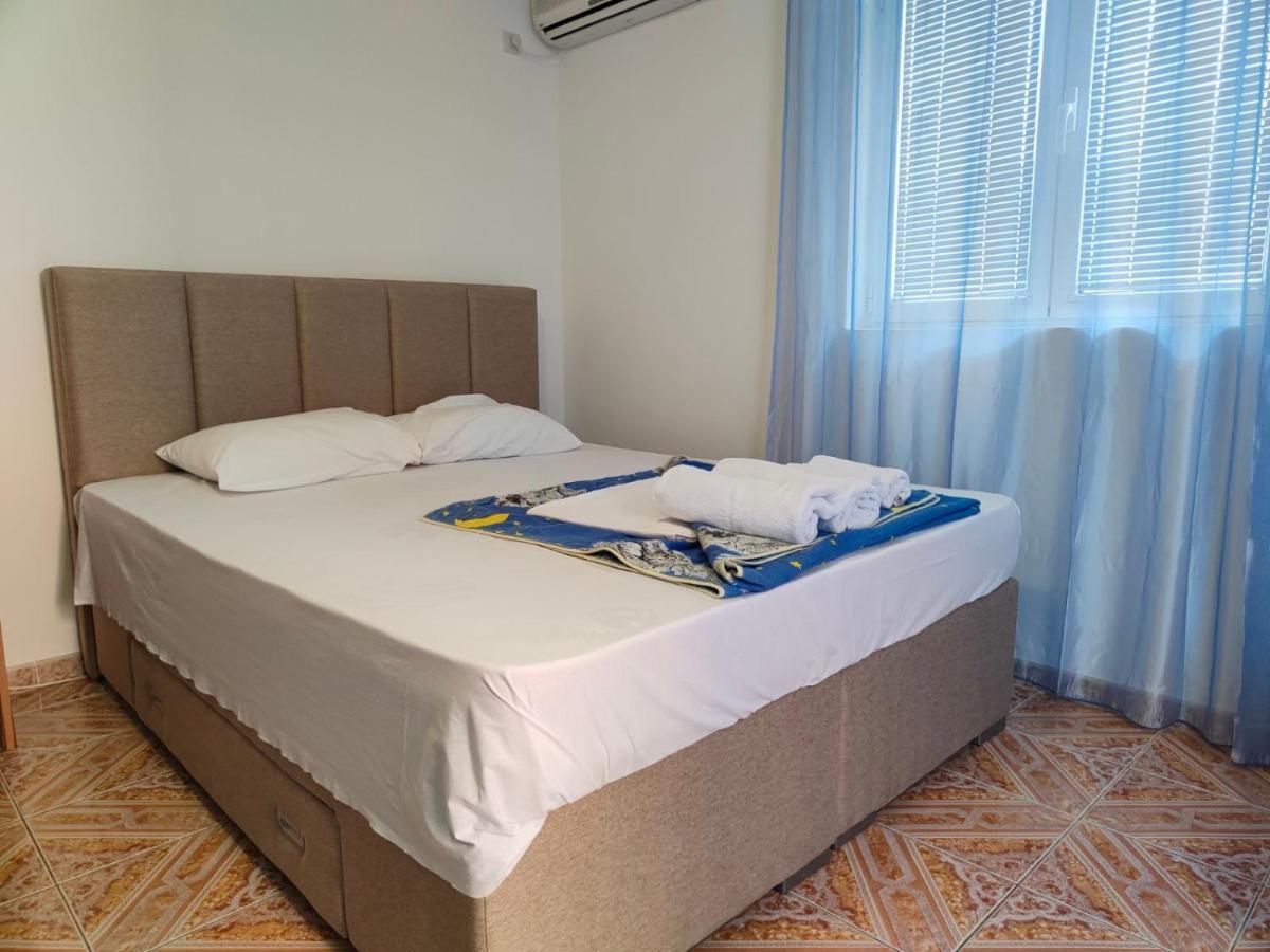 Apartments Drobni Pijesak Petrovac Екстериор снимка