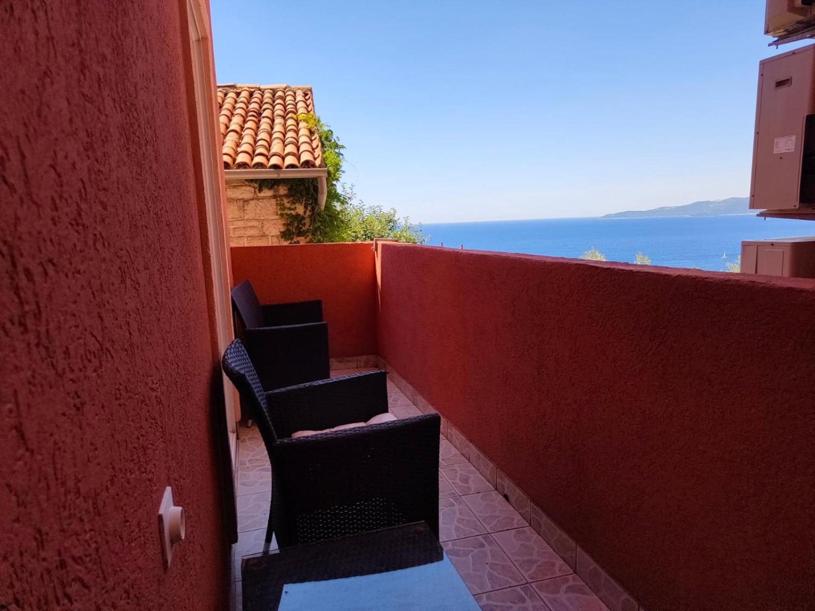 Apartments Drobni Pijesak Petrovac Стая снимка