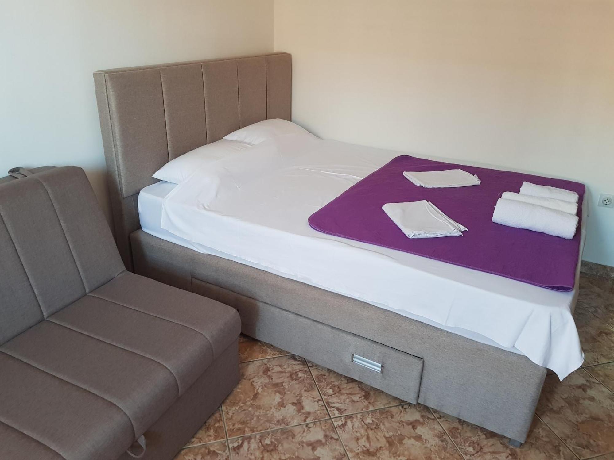 Apartments Drobni Pijesak Petrovac Стая снимка