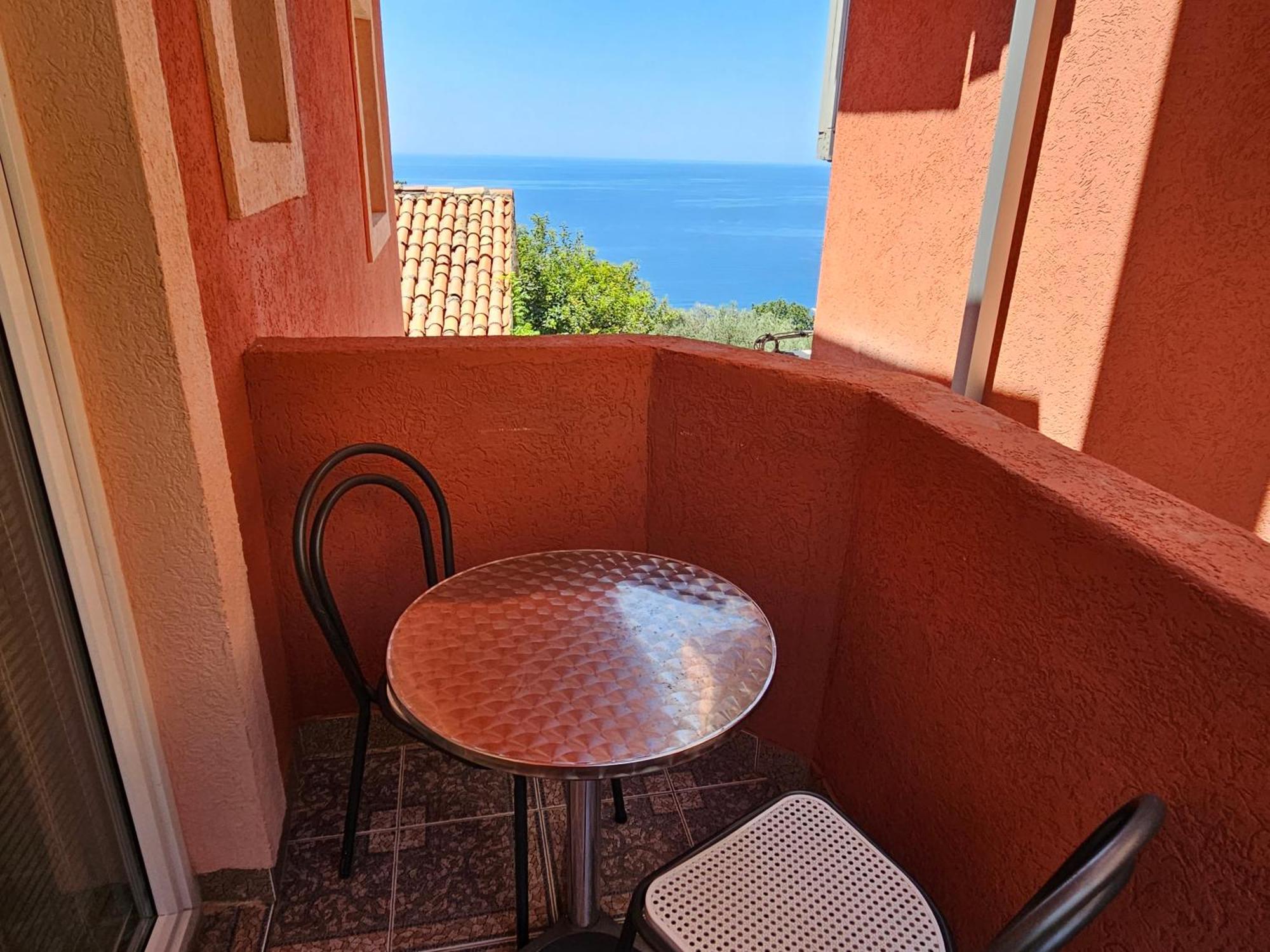 Apartments Drobni Pijesak Petrovac Стая снимка
