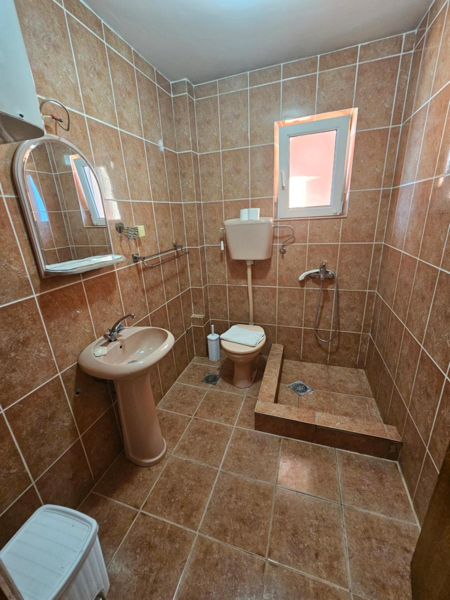 Apartments Drobni Pijesak Petrovac Стая снимка