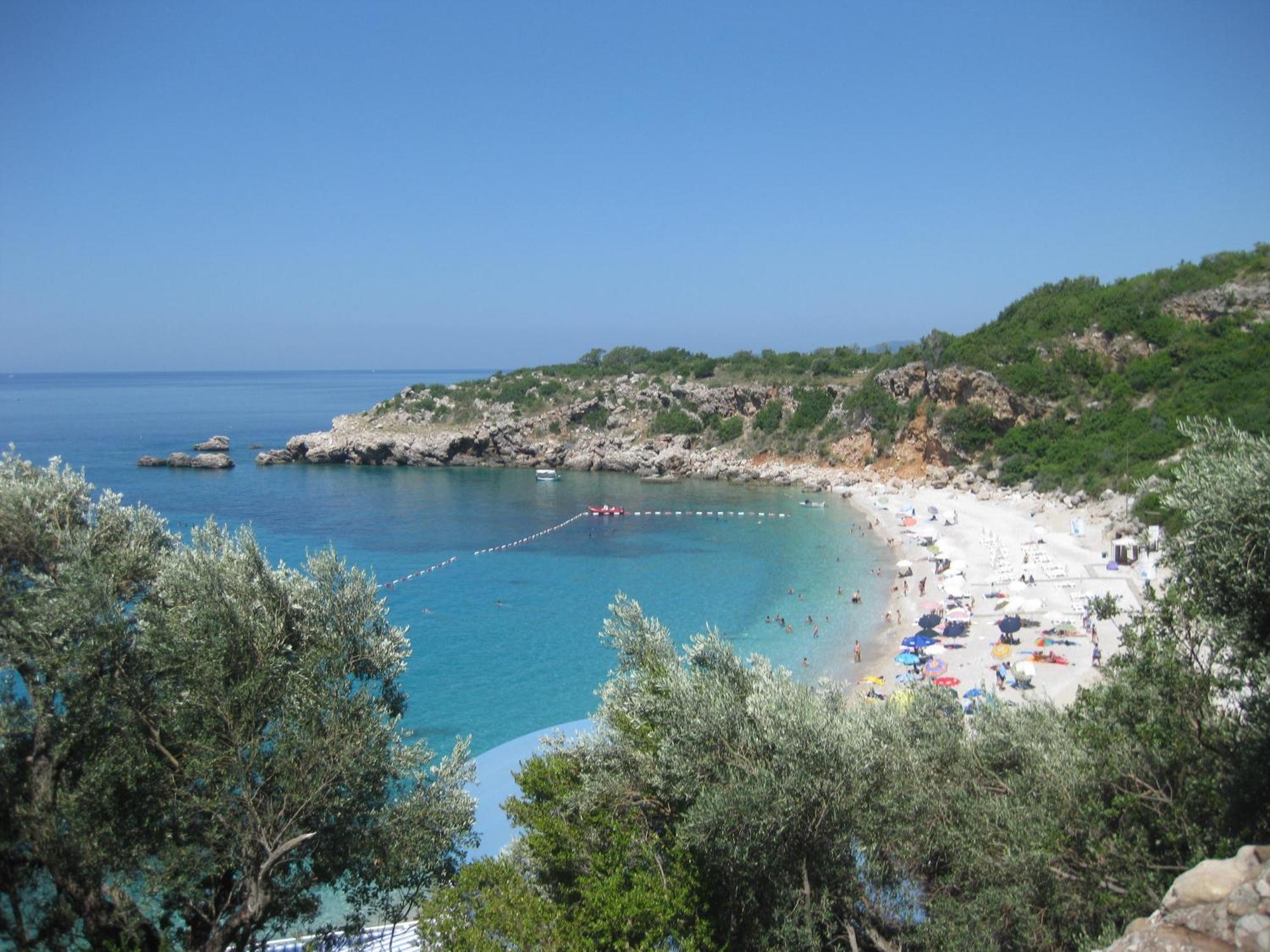 Apartments Drobni Pijesak Petrovac Екстериор снимка