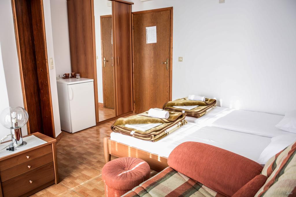 Apartments Drobni Pijesak Petrovac Екстериор снимка