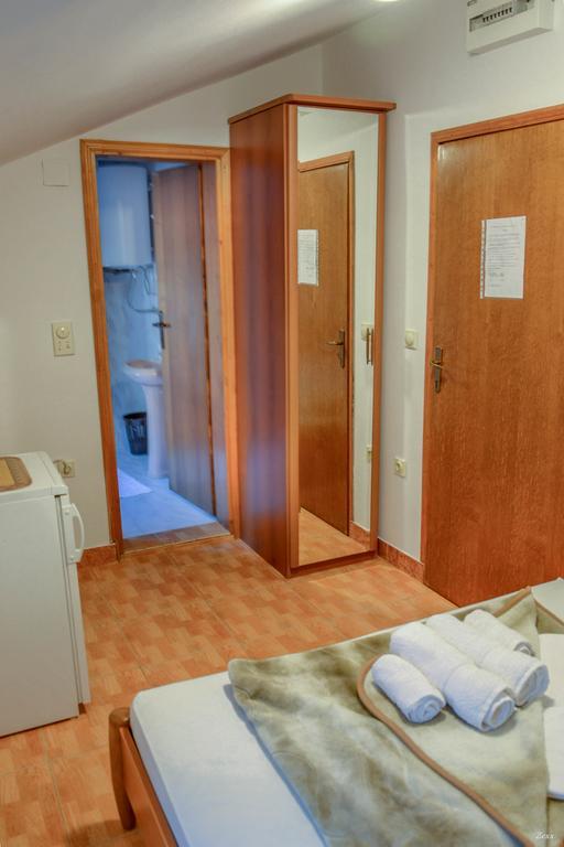 Apartments Drobni Pijesak Petrovac Екстериор снимка