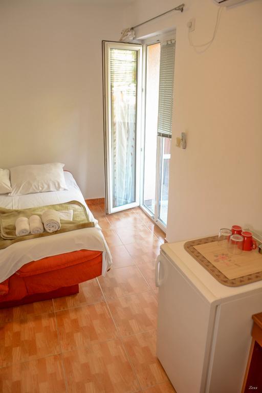 Apartments Drobni Pijesak Petrovac Екстериор снимка