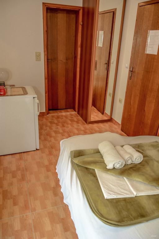 Apartments Drobni Pijesak Petrovac Екстериор снимка