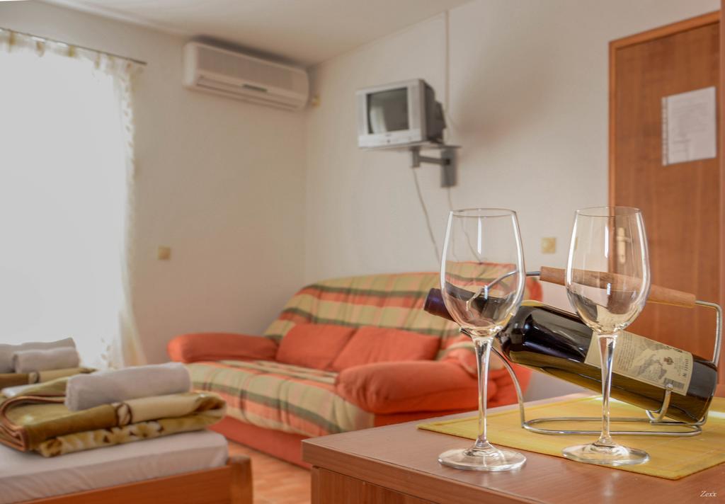 Apartments Drobni Pijesak Petrovac Екстериор снимка